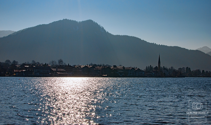 Sonne spiegelt sich am Südufer im Tegernsee Copyright Gerlind Schiele Photography +49 (0) 170 - 908 85 85